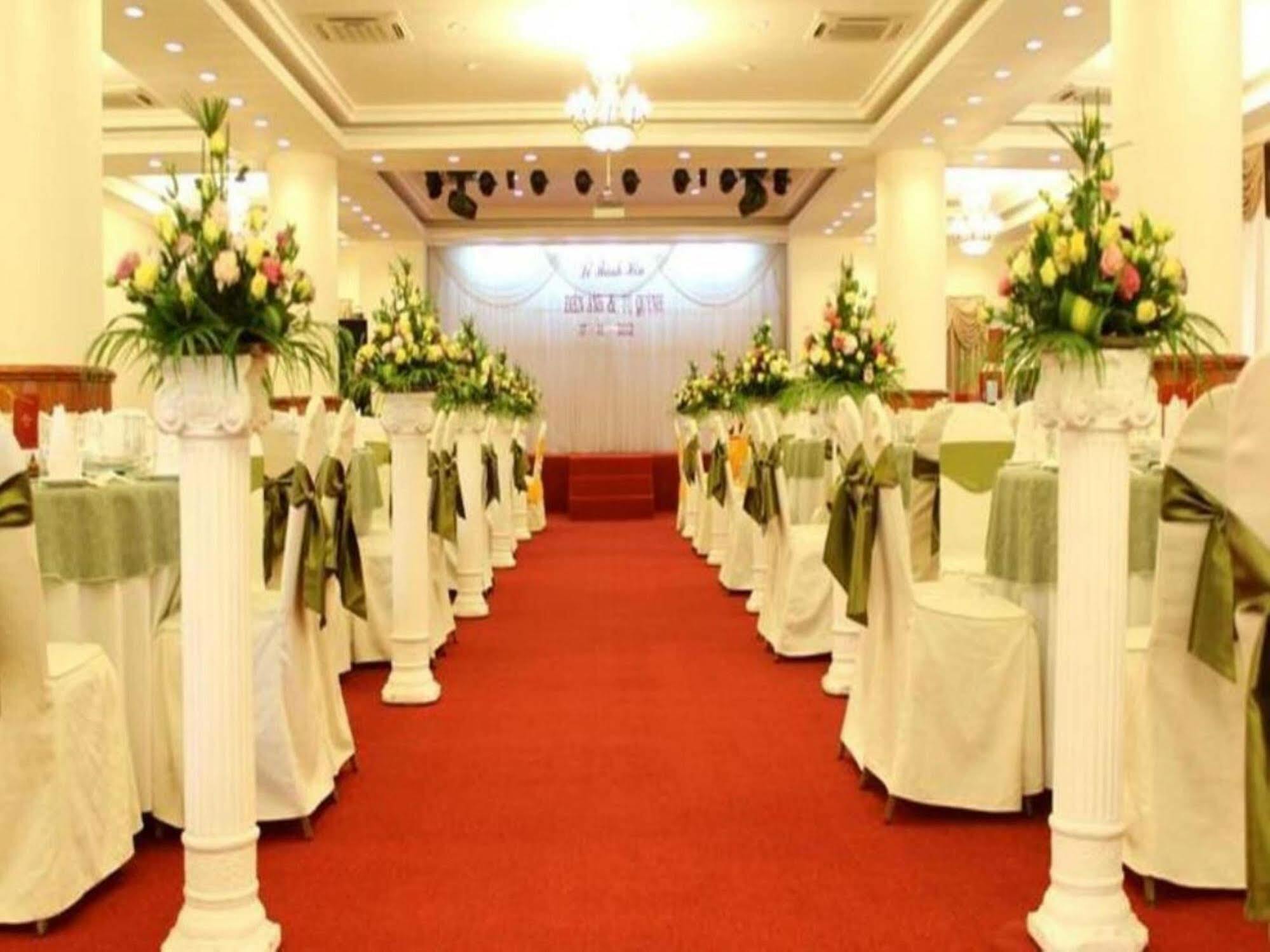 Tan Son Nhat 2 Hotel Cidade de Ho Chi Minh Exterior foto